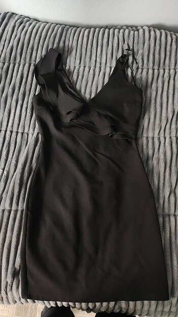 Siyah gece elbisesi 