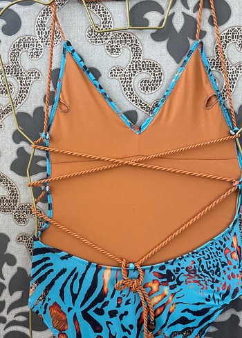 Turkuaz Zebra Desenli Zincir Detaylı Kadın Mayo - Görsel 3