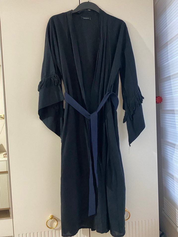 TRENDYOL SİYAH PÜSKÜLLÜ KİMONO - Görsel 2