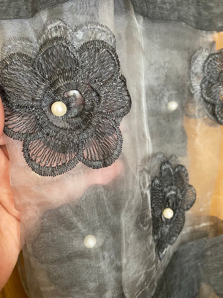 Antrasit renkte, inci ve çiçek detaylı şal - Görsel 3