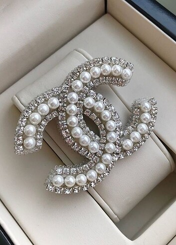 Chanel Broş 
