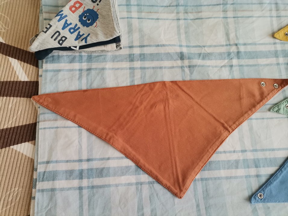 Renkli Baskılı Bebek Önlüğü yakalık - Görsel 3