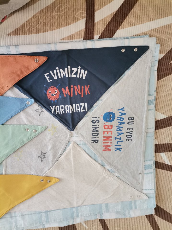 Renkli Baskılı Bebek Önlüğü yakalık - Görsel 2
