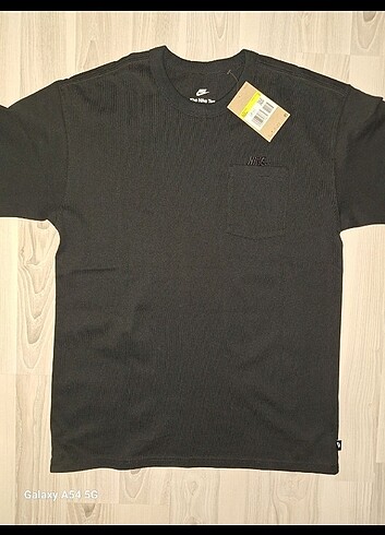 Nike sportswear premium.essential tshirt