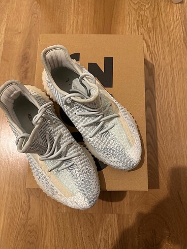 Yeezy Boost 350 V2