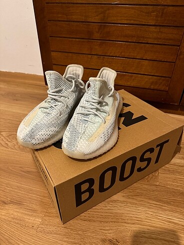 37 Beden Yeezy Boost 350 V2