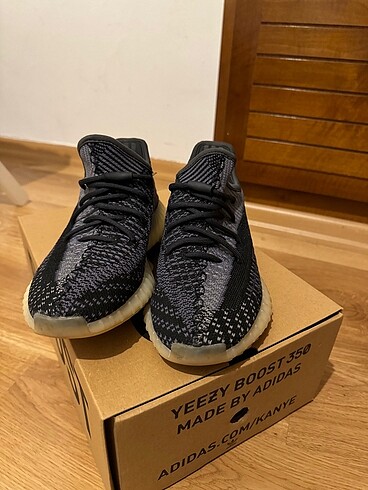 38 Beden Yeezy boost 350 V2