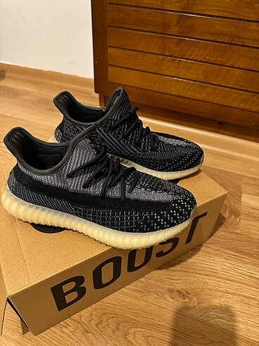 Yeezy boost 350 V2