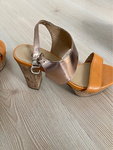Topuklu ayakkabı - Görsel 4
