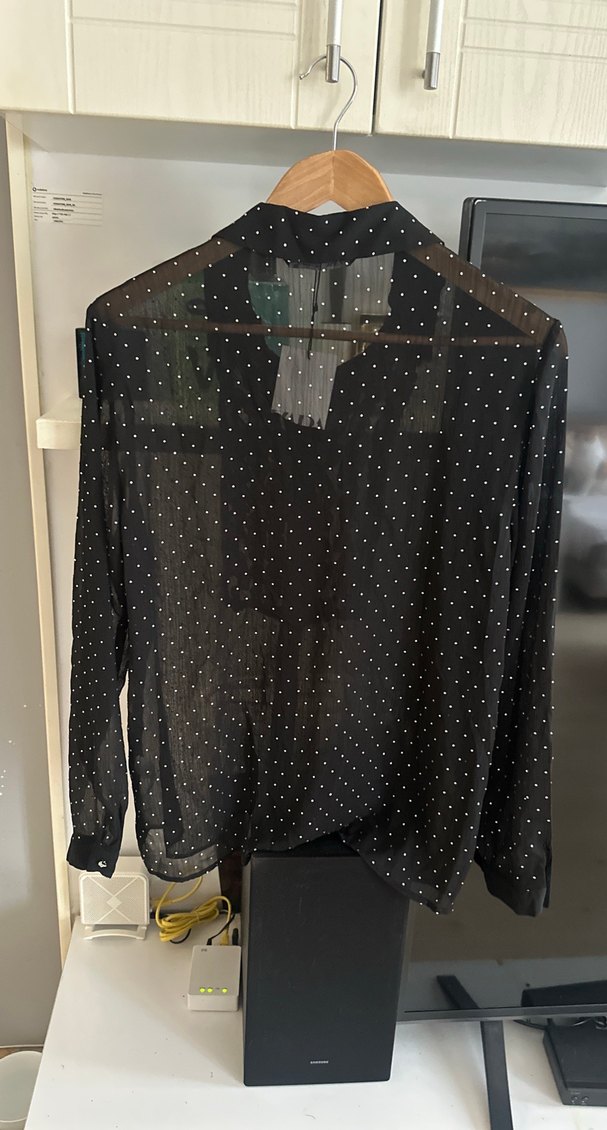 Zara marka Düğmeli Siyah parlak taş puantiyeli Uzun Kollu Gömlek - Görsel 3