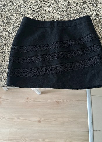 KOTON marka,Ön kısmı Dantel Detaylı çok şık Siyah Mini Etek - Görsel 2