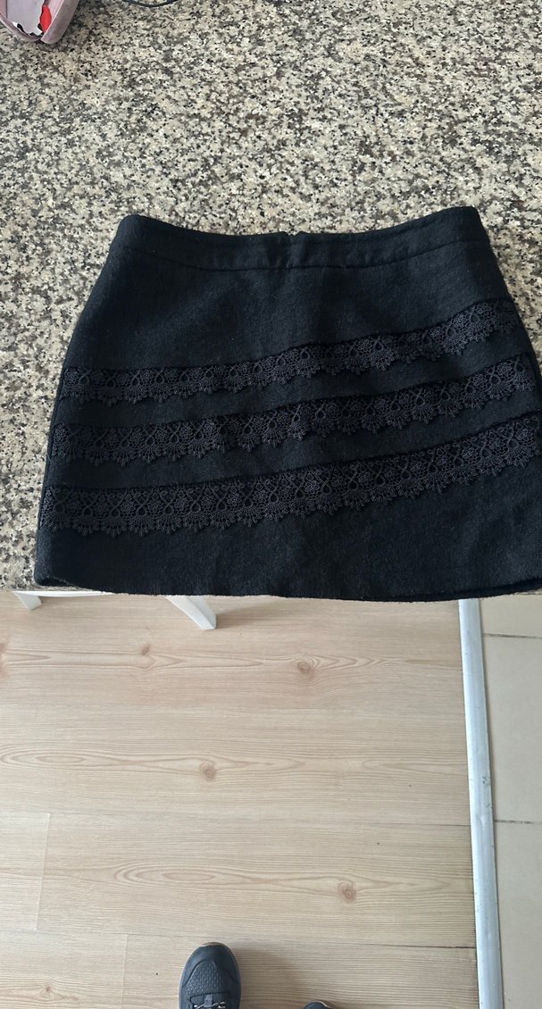 KOTON marka,Ön kısmı Dantel Detaylı çok şık Siyah Mini Etek - Görsel 2