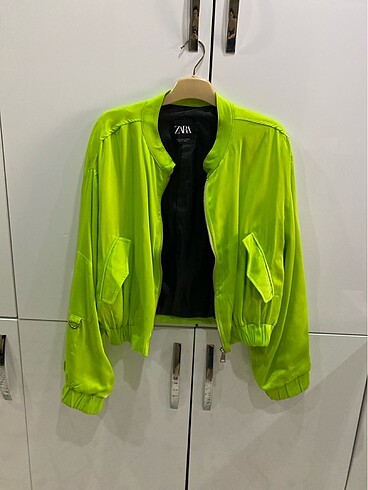 Zara?nın şık bomber modeli