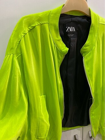 Zara Zara?nın şık bomber modeli