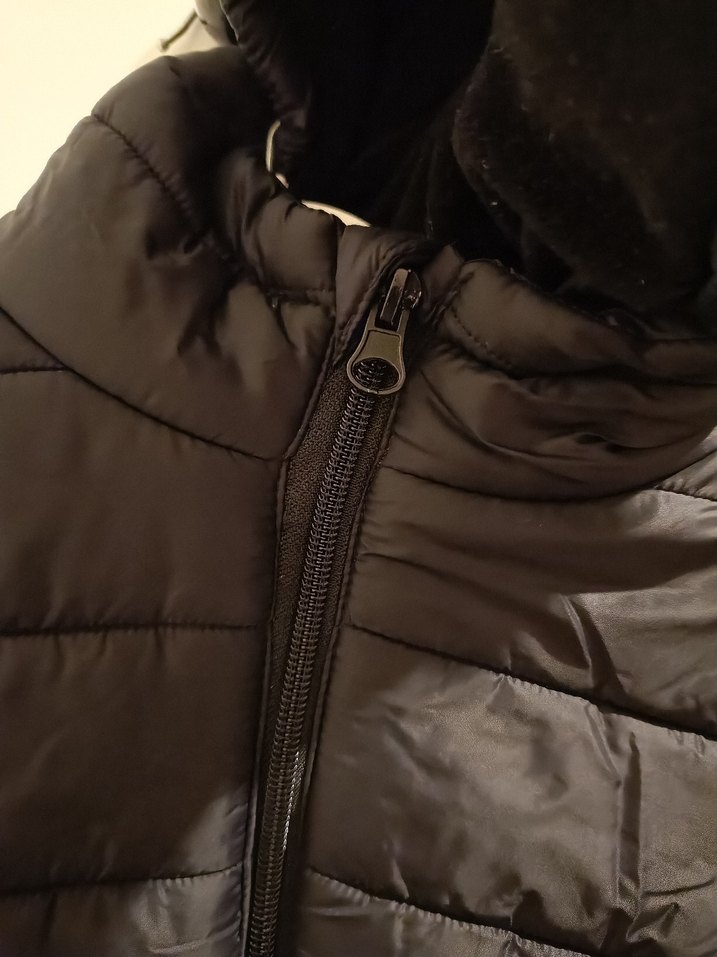 Erkek Çocuk Siyah Kürklü Kapüşonlu Mont - Görsel 3