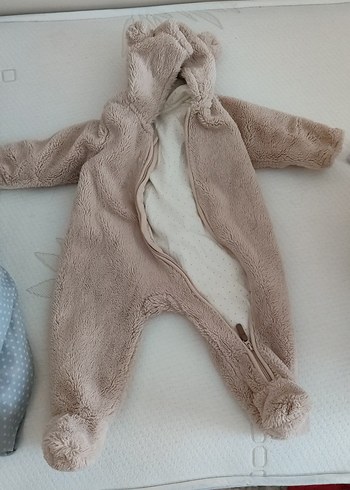 Bej Peluş Bebek Montu Kulaklı