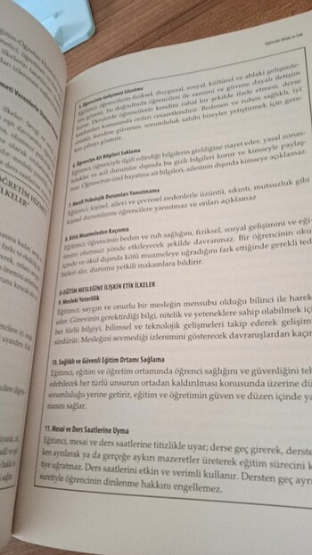 Beden Renk Eğitimde Ahlak ve Etik - Mustafa Günay