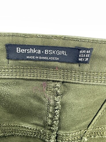 40 Beden haki Renk Bershka Jean / Kot %70 İndirimli.