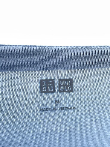 m Beden çeşitli Renk Uniqlo T-shirt %70 İndirimli.