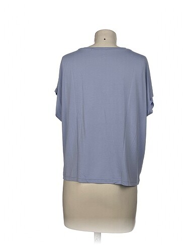 m Beden Uniqlo T-shirt %70 İndirimli.