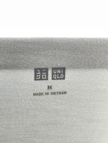 m Beden çeşitli Renk Uniqlo T-shirt %70 İndirimli.