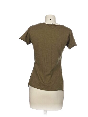 m Beden Diğer T-shirt %70 İndirimli.