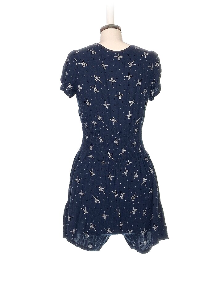 LC Waikiki Kısa Tulum %70 İndirimli. - Görsel 3