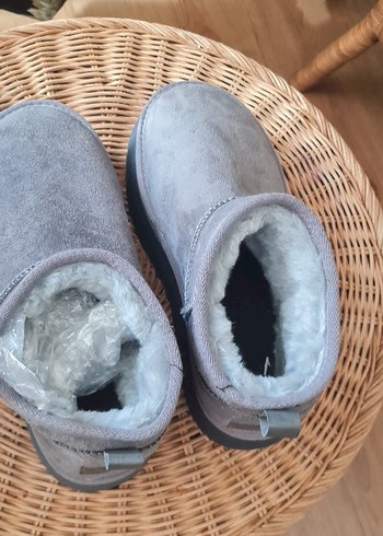 New Balance ve Ugg - Görsel 6