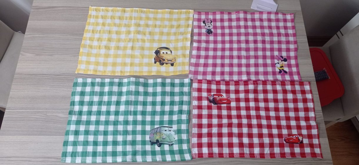 Çocuklar İçin Renkli Kareli beslenme örtüsü - Görsel 2