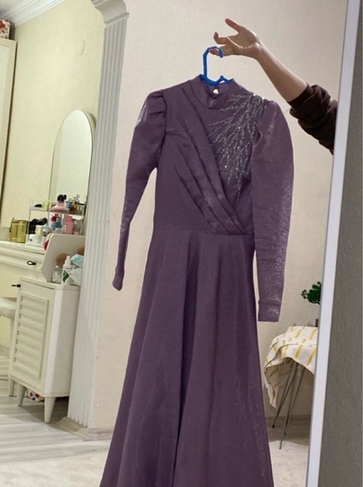 Uzun Kollu Mor İşlemeli Abiye Elbise - Görsel 2