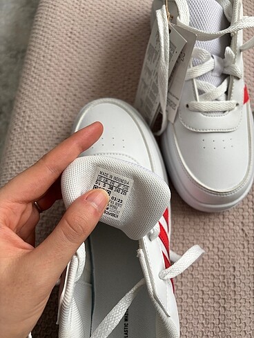 38 Beden beyaz Renk Adidas ayakkabı
