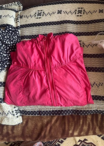 LC Waikiki Pembe Kapüşonlu çocuk