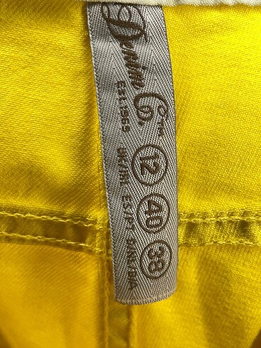 40 Beden sarı Renk Denim&Co Jean / Kot Şort %70 İndirimli.