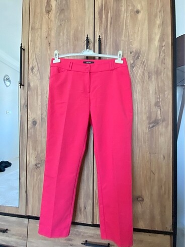Pembe pantolon