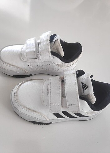 24 Beden beyaz Renk Orijinal Adidas ayakkabi