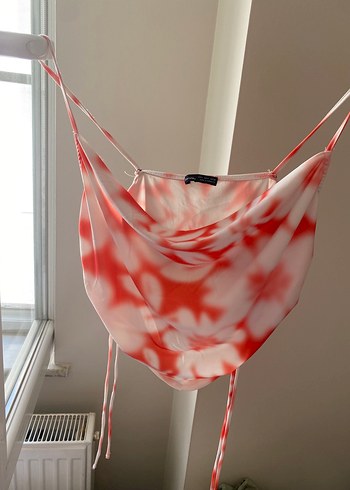 Bershka Kırmızı Beyaz Batik Desenli Mutfak Önlüğü