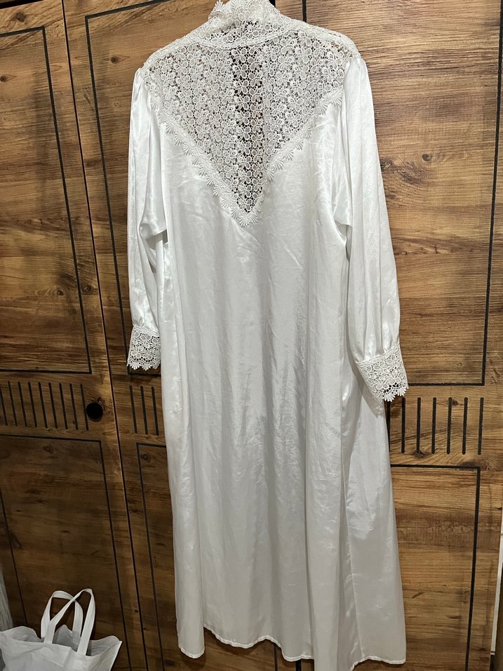 Uzun Beyaz Bohem Nakışlı Kadın Sabahlık - Görsel 3
