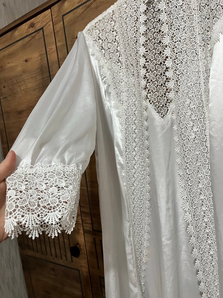 Uzun Beyaz Bohem Nakışlı Kadın Sabahlık - Görsel 4