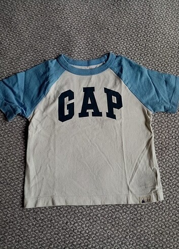 GAP tshirt