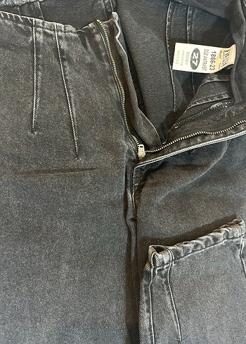 Siyah Bol Kesim Midi Kot Pantolon - Görsel 4