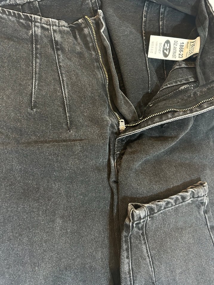 Siyah Bol Kesim Midi Kot Pantolon - Görsel 4