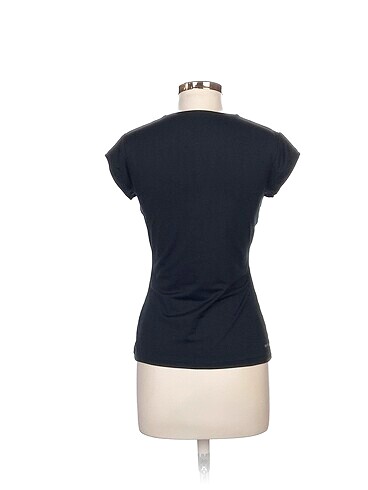 m Beden Nike T-shirt %70 İndirimli.