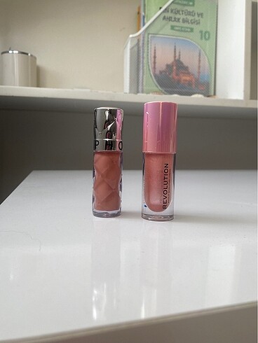 Sephora ve revolution gloss