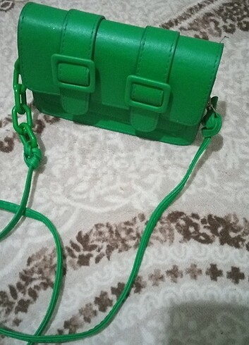 Yeşil çanta 
