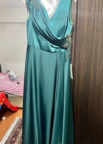 Yeşil Uzun Drapeli Abiye Elbise - Görsel 4