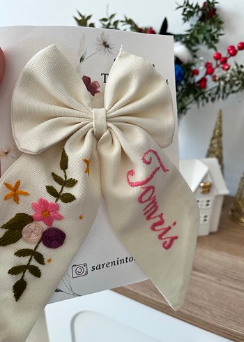 Nakışlı Beyaz Fiyonk Saç Tokası - Görsel 2