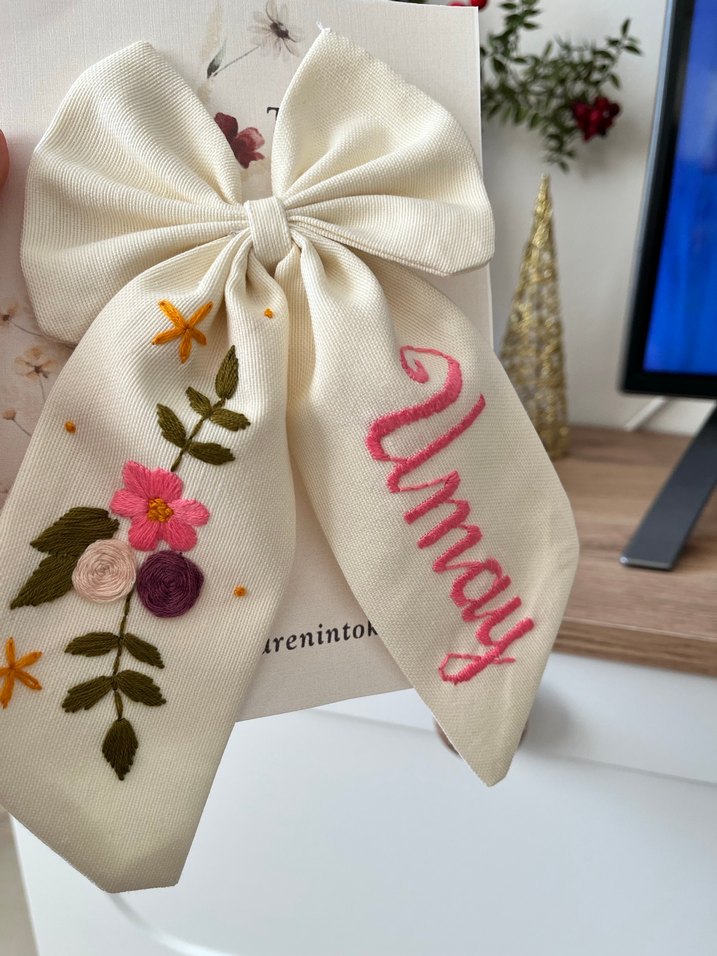 Nakışlı Beyaz Fiyonk Saç Tokası - Görsel 3