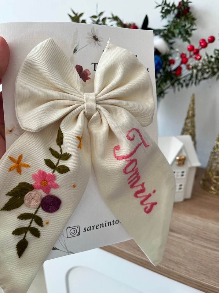 Nakışlı Beyaz Fiyonk Saç Tokası - Görsel 2