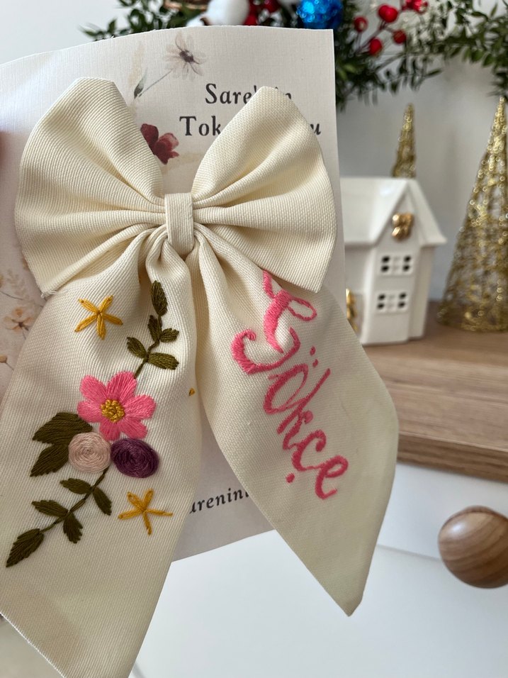 Nakışlı Beyaz Fiyonk Saç Tokası - Görsel 4