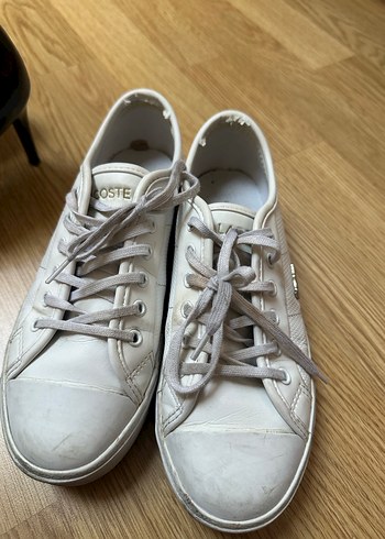 Beyaz Bağcıklı Minimalist Kadın Spor Ayakkabı